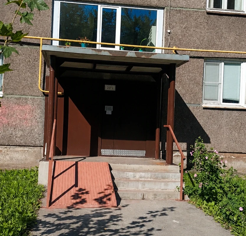 Ремонт входных групп дома по улице Вологодская, 34 — улица Вологодская, 34